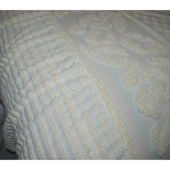 SALE Vintage Chenille Flower Power Mellow Yellow Bedspread - Picture 8 of 9